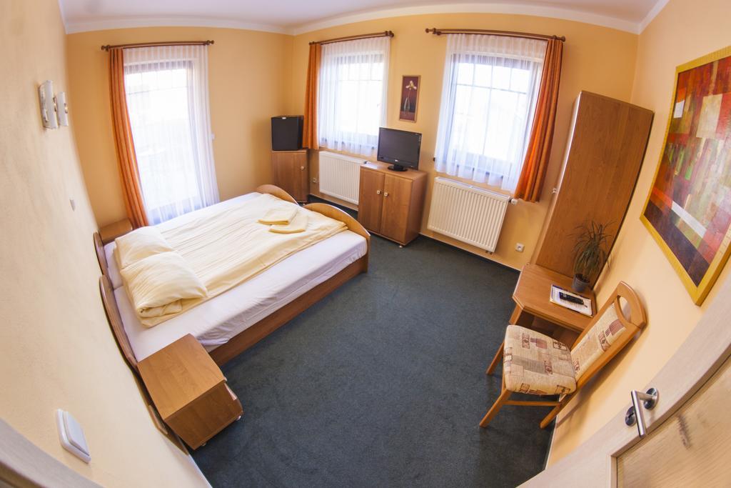 Penzion Cernej Ptak Jindřichův Hradec Exterior foto